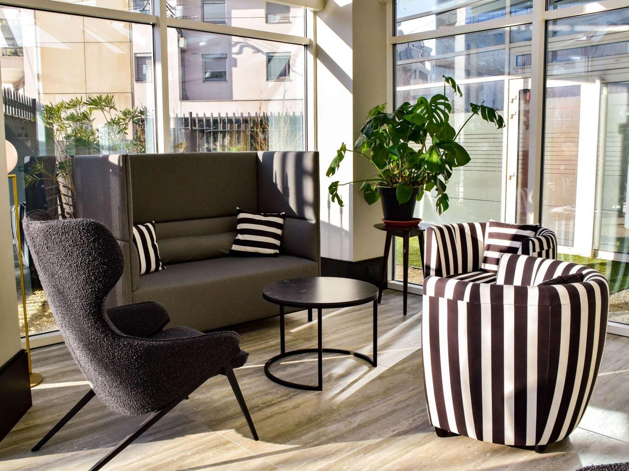 Hotel Mercure Lyon Centre Charpennes Villeurbanne Exteriör bild
